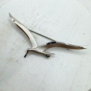 Vintage Silver Tone Flying Seagull Brooch Pin Coastal Beachy